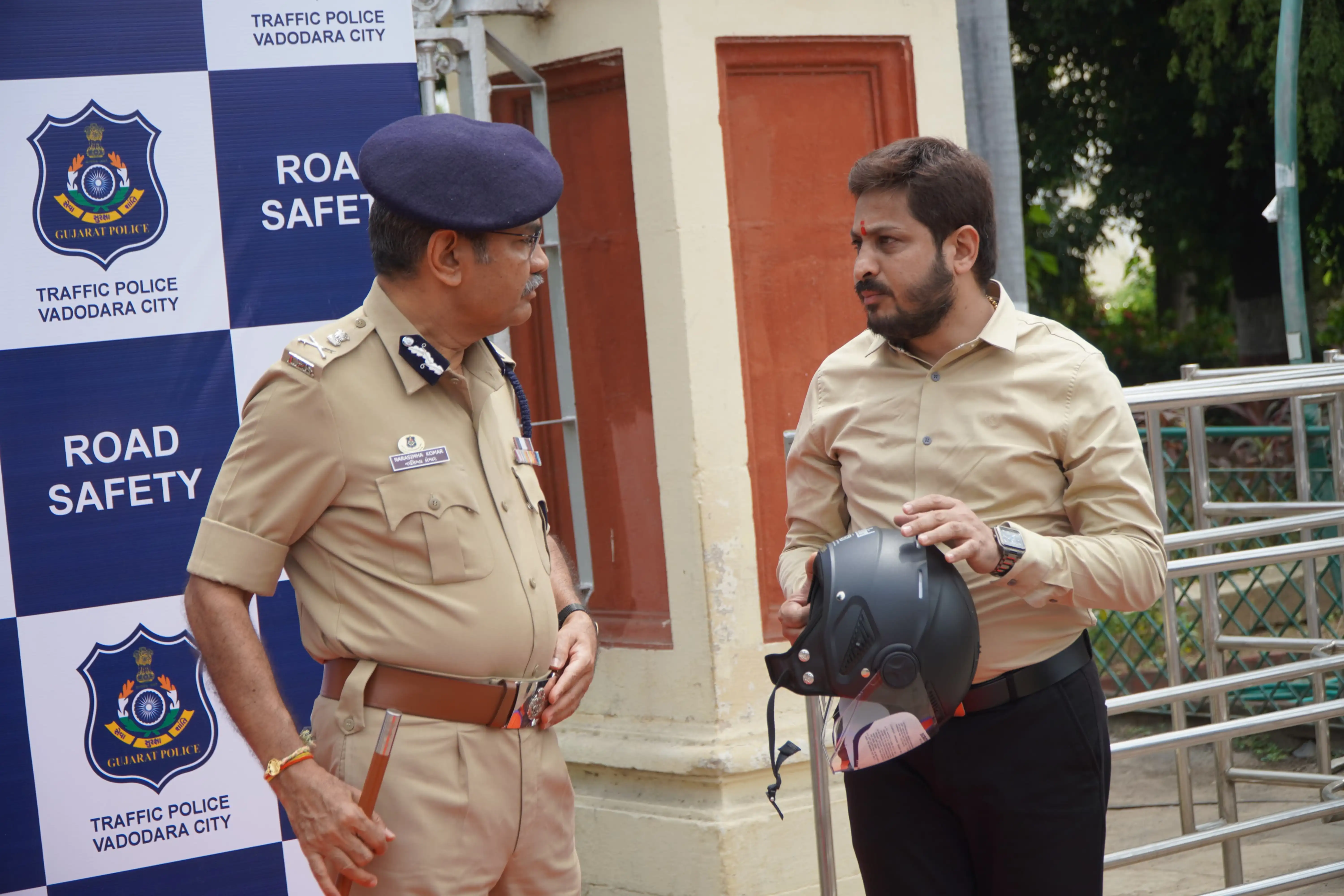 Kalaghoda Helmet Distribution