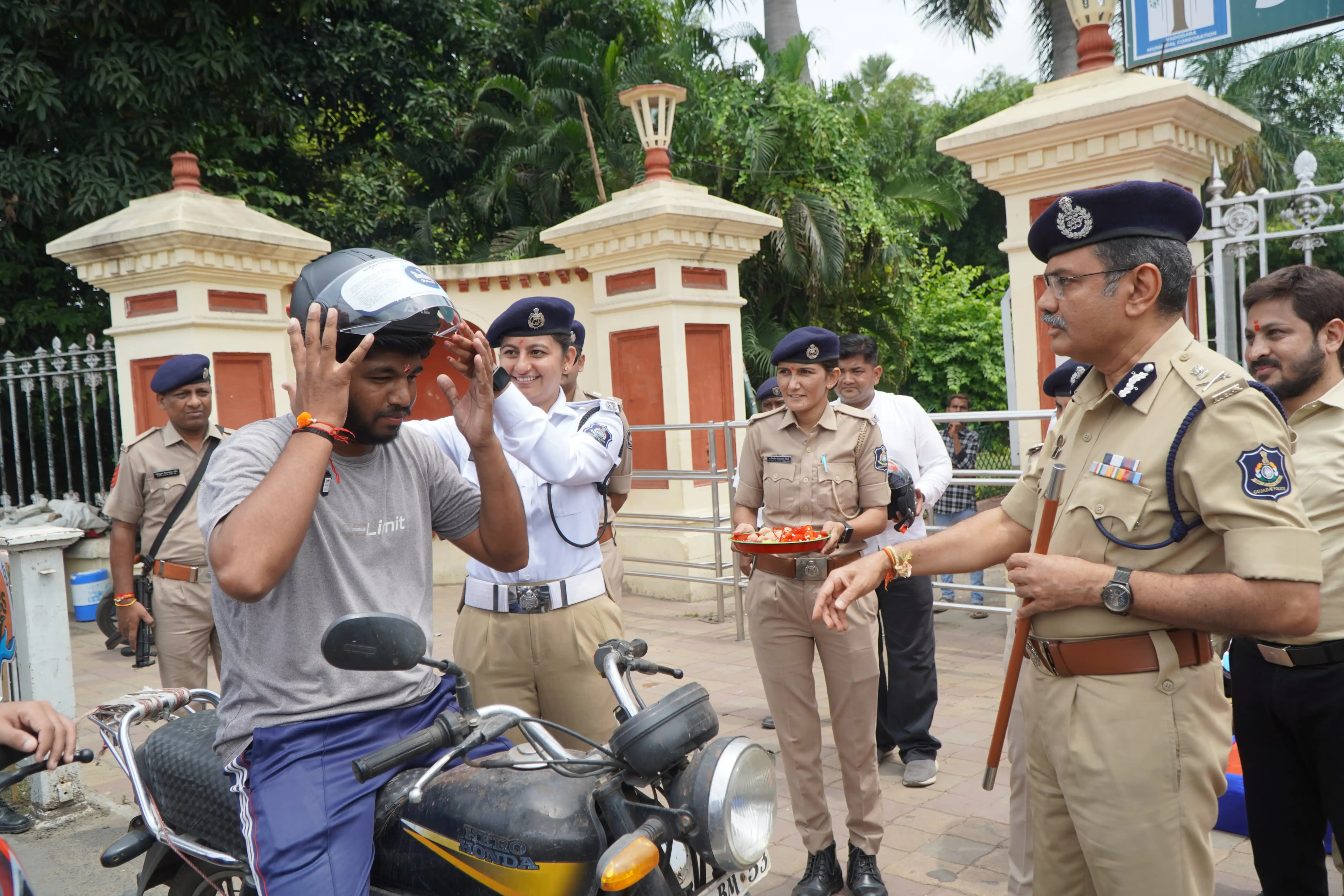 Kalaghoda Helmet Distribution